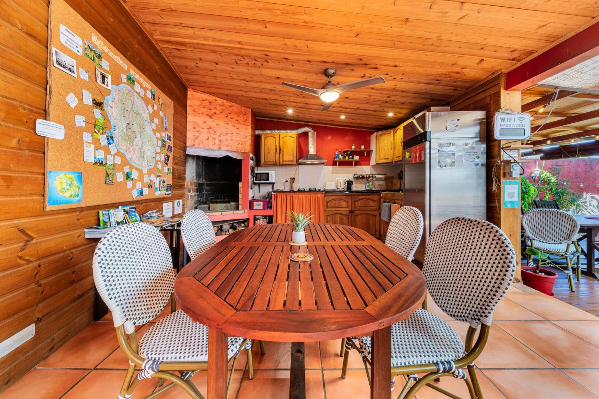 Les Baroudeurs Hostel Saint Pierre Eksteriør billede