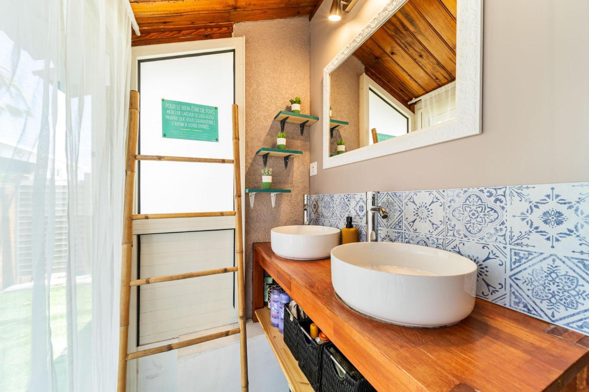 Les Baroudeurs Hostel Saint Pierre Eksteriør billede